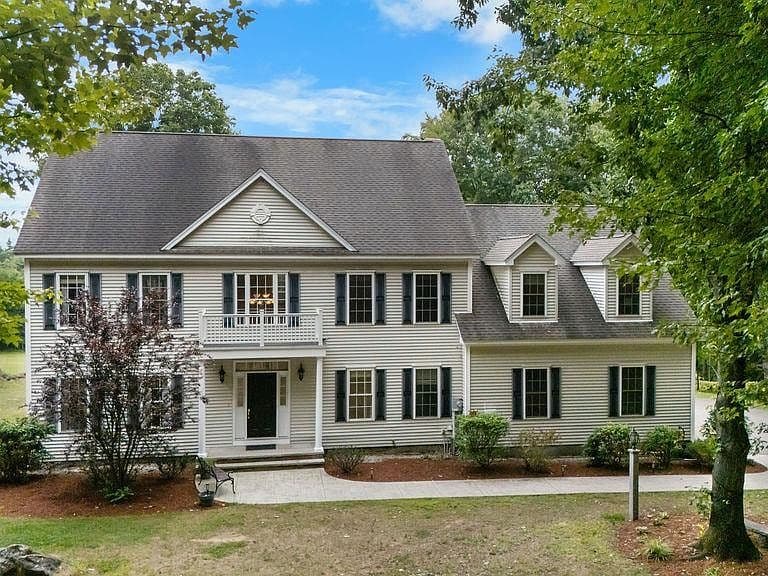 1237 Center Road photo 2