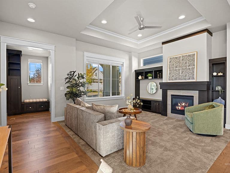 235 W Pavilion Ln photo 2