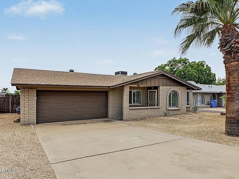 817 E CHERYL Drive photo 2