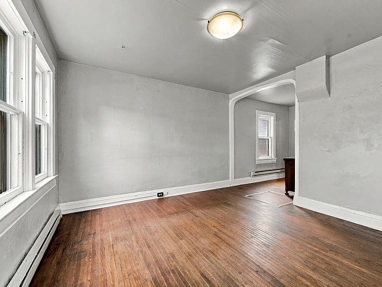 356 W Burkitt St photo 4