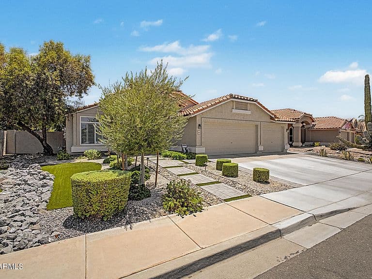 1611 W WINCHESTER Way photo 3