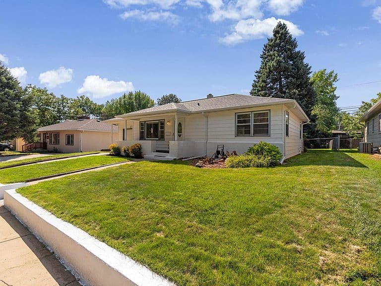 3933 Clover St photo 3