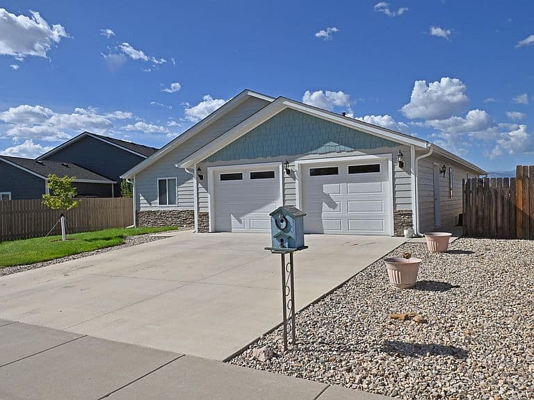 1721 Lookout Point Dr photo 2