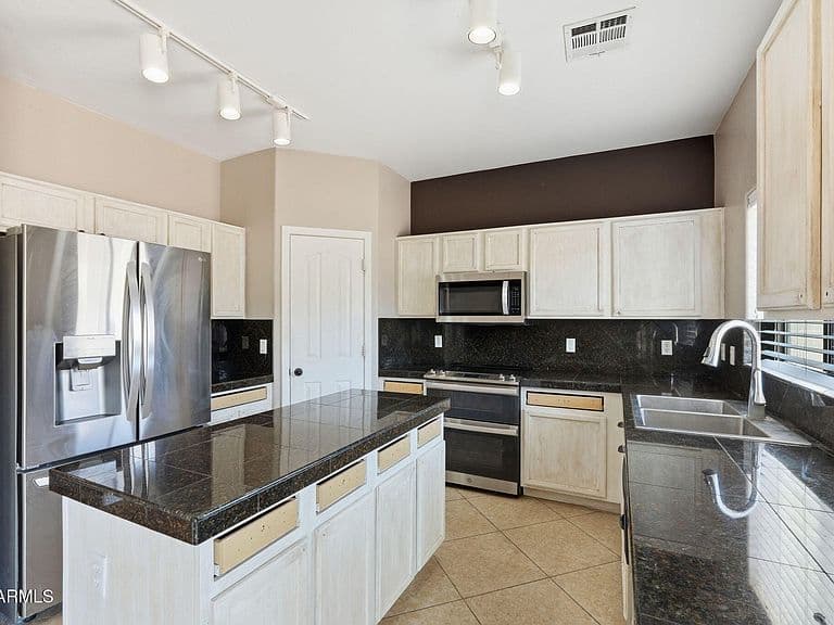 10726 E WALLFLOWER Lane photo 5