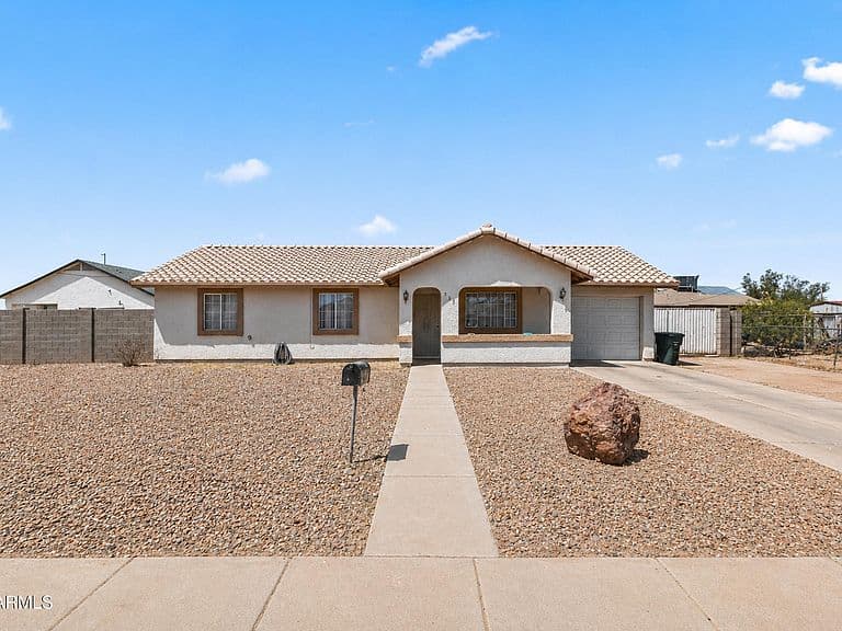 538 W MELROSE Drive photo 1