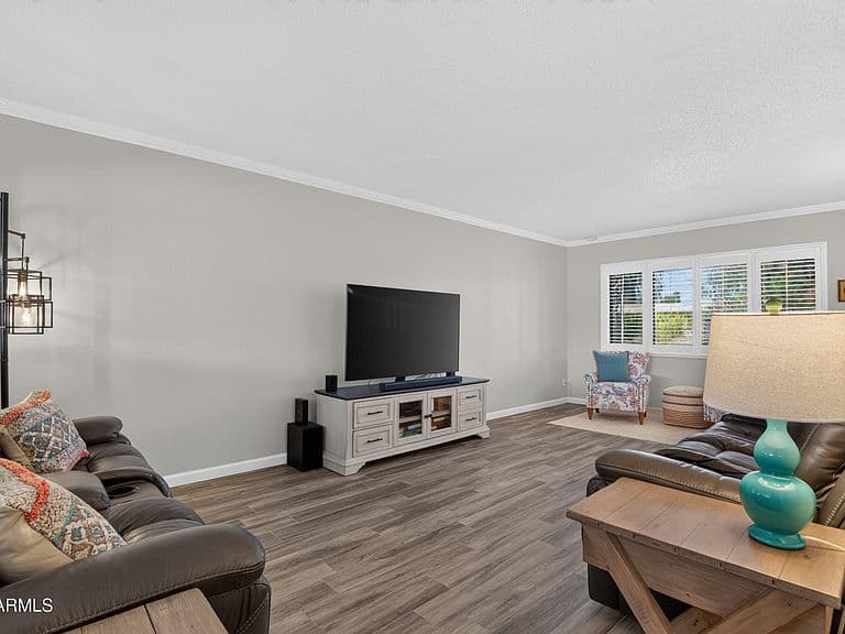 629 S EDGEWATER Drive photo 4
