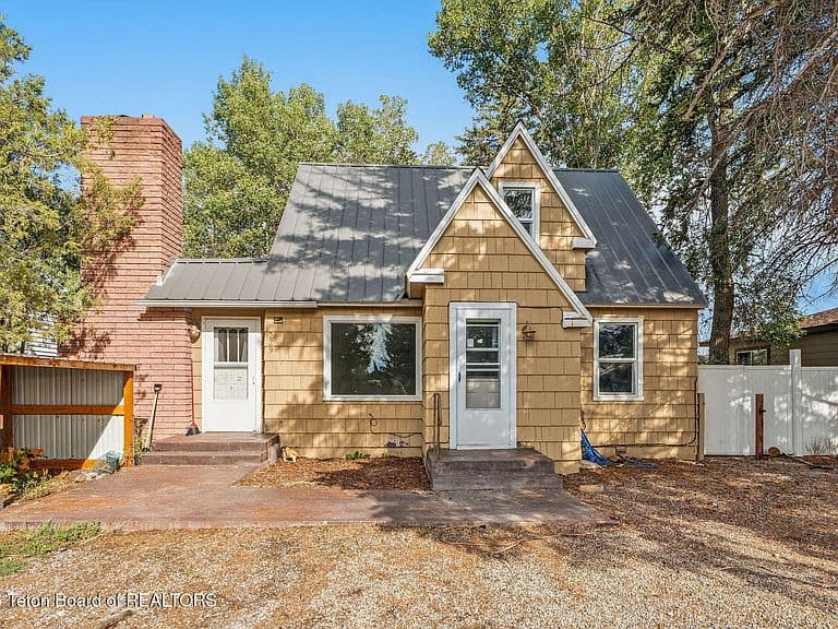 229 S Fremont Ave photo 1