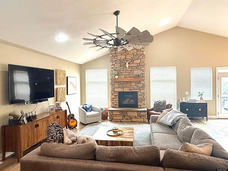 350 Cottonwood Pl photo 3