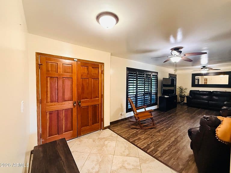 8705 W LILLIAN Lane S photo 5