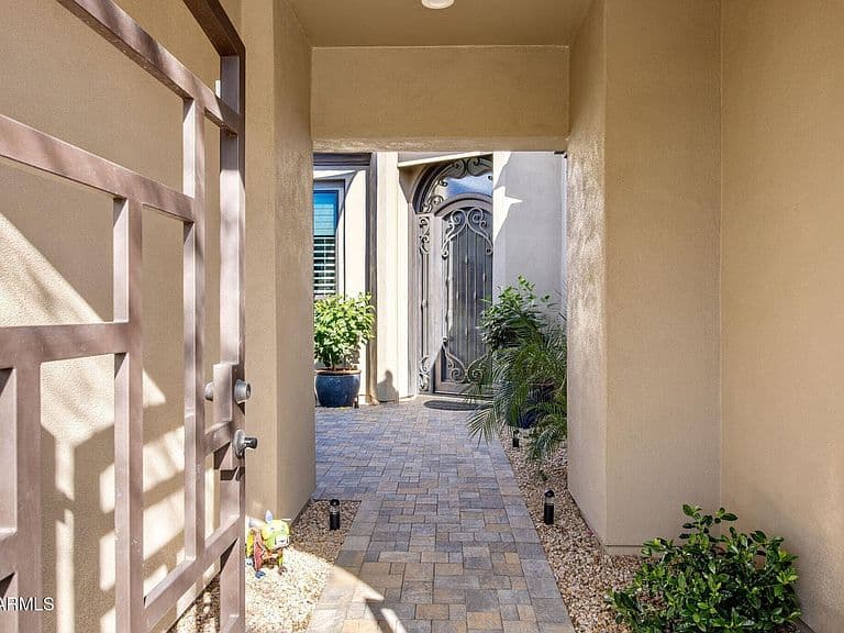 7692 E Whistling Wind Way photo 4