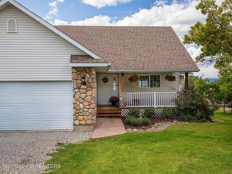 218 Solitude Dr photo 1