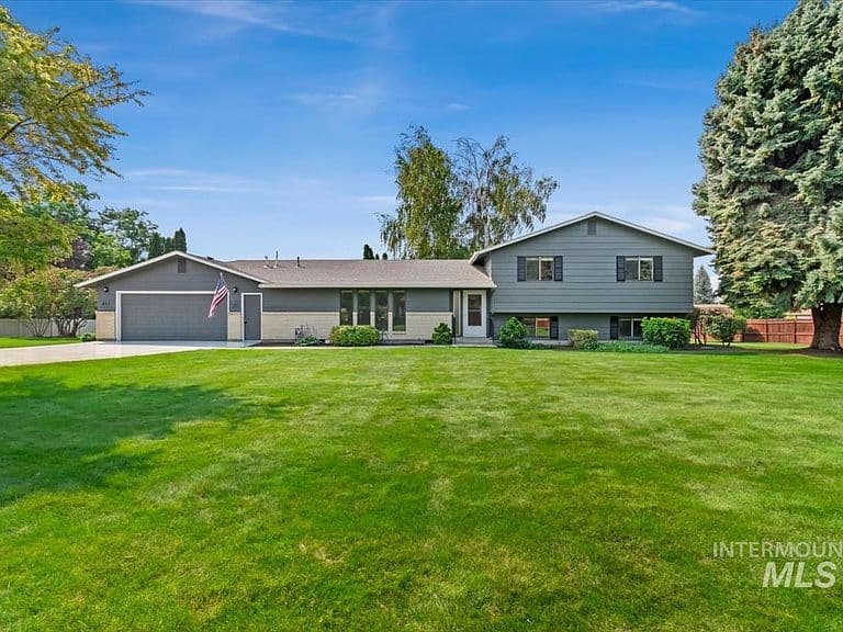 931 Sherman Way photo 2