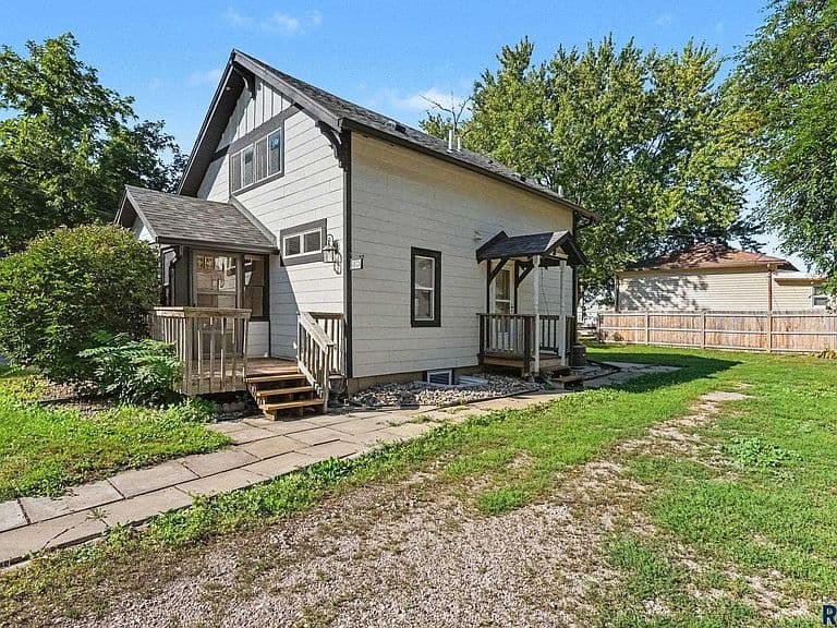 1801 N Wayland Ave photo 1