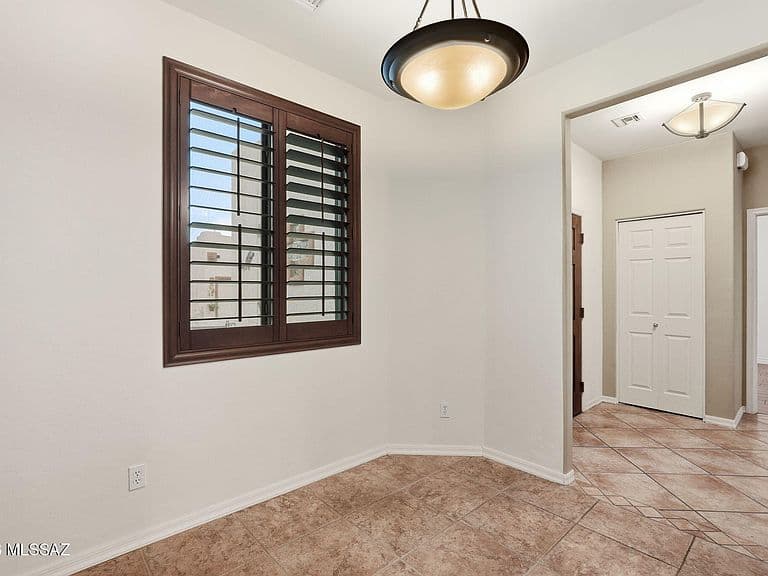 465 W Deerwood Ln photo 2
