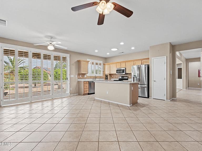 18503 N SUNRAY Court photo 3