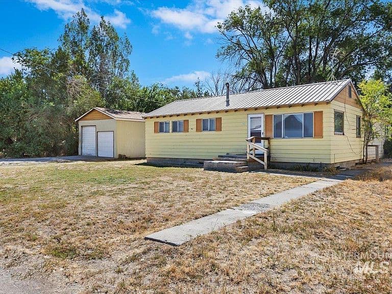 342 Railroad Ave W photo 4
