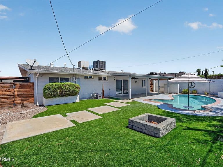8449 E JACKRABBIT Road photo 3