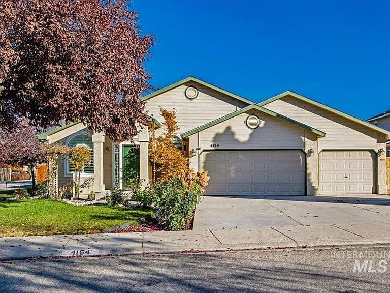 4154 E Driftwood Dr photo 1