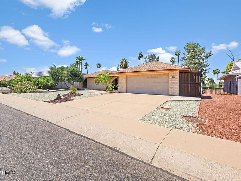 9810 W LINDGREN Avenue photo 3