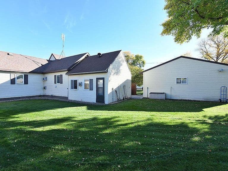 309 1st Ave E photo 5