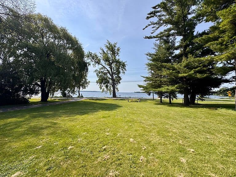 1421 Lake Shore Rd photo 4