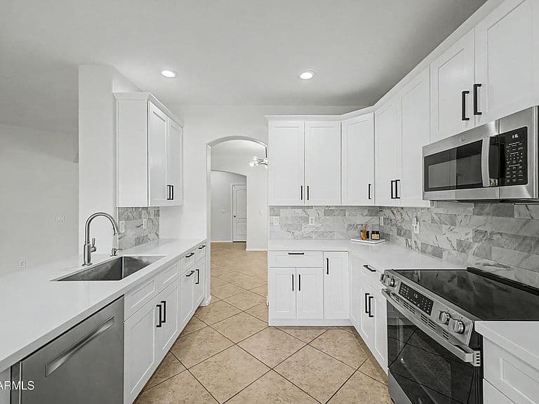 4010 E SUNDANCE Court photo 2