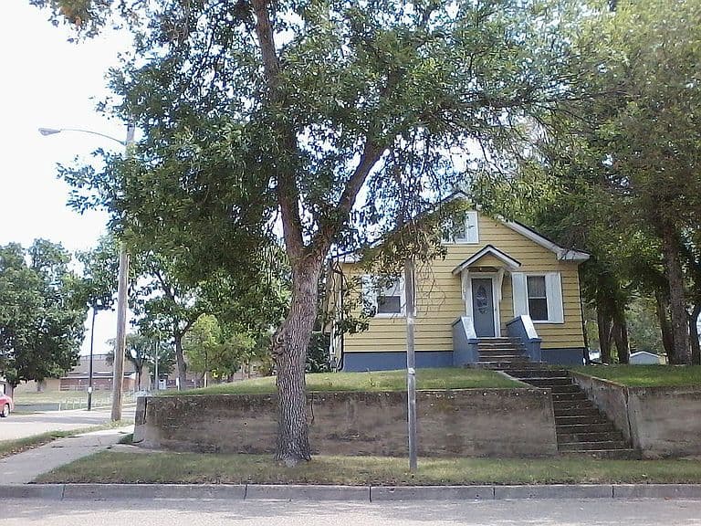 101 SE 2nd St photo 1