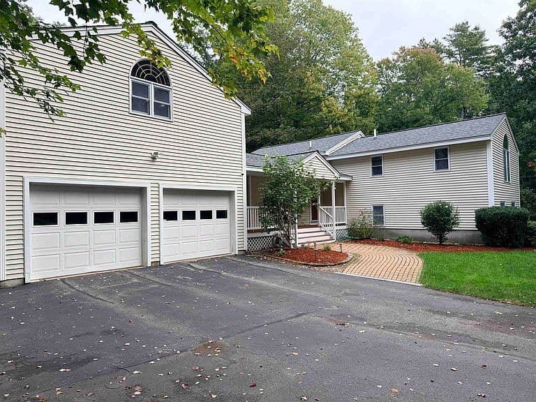 18 Windsor Drive photo 1