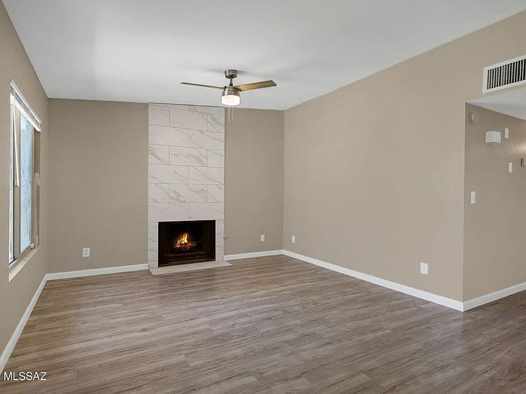 1745 W Linden St photo 2