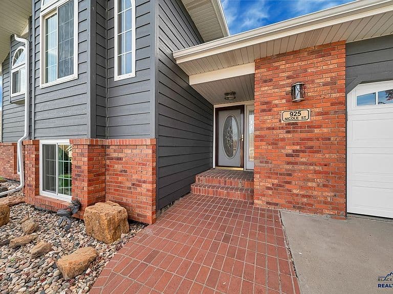 925 Nicole St photo 3