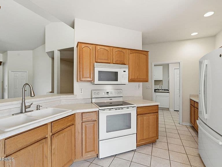 4202 E BROADWAY Road #181 photo 3