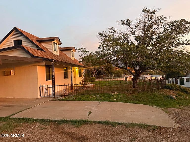 1402 E Mesquite Street photo 2