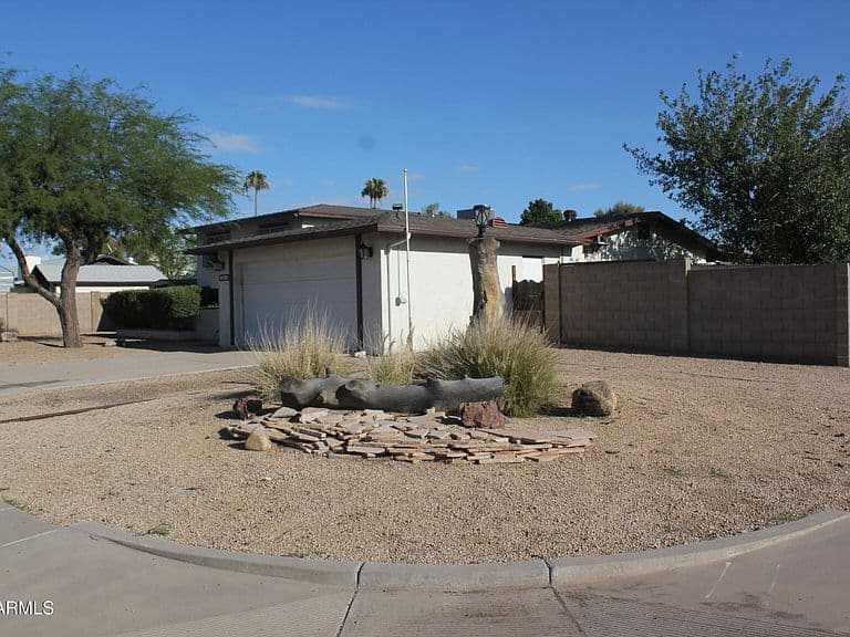 4837 W Laurel Lane photo 4