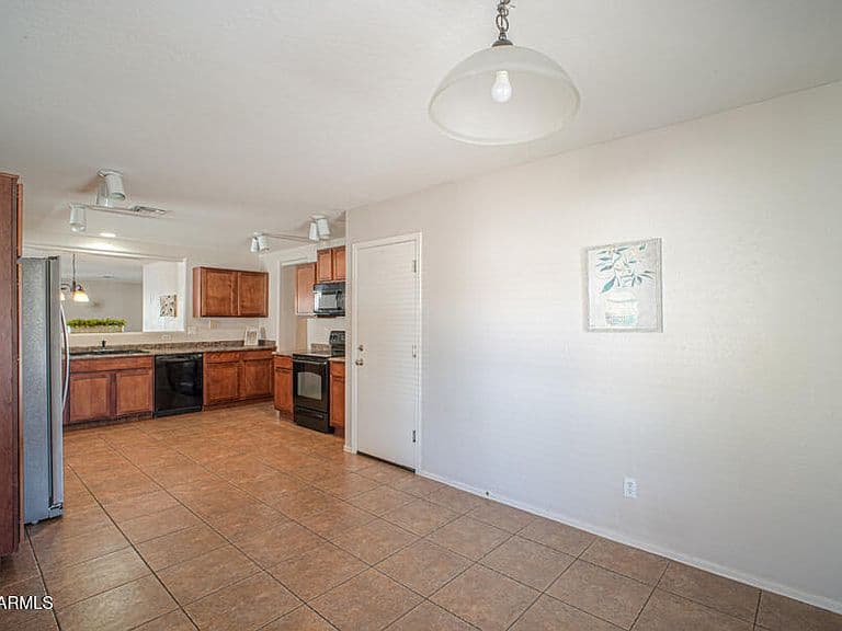 19159 N MEGHAN Drive photo 4