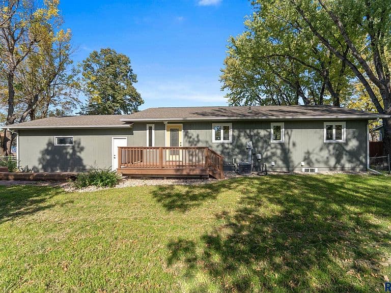 421 W Charish St photo 4