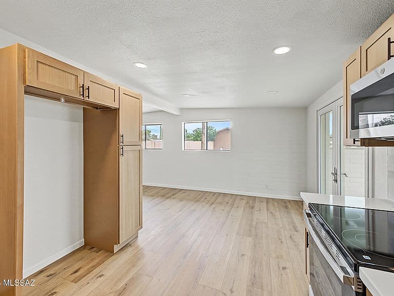 2518 S Del Valle Ave photo 3