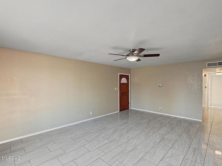 810 S Sarnoff Dr photo 4
