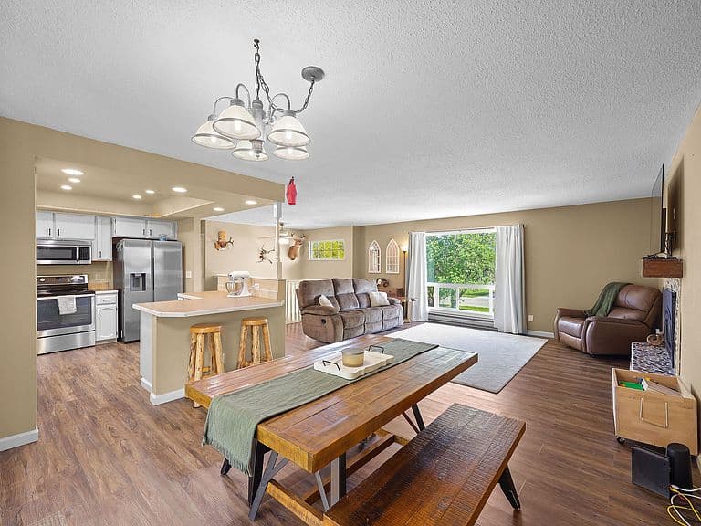 124 Park Ave photo 5