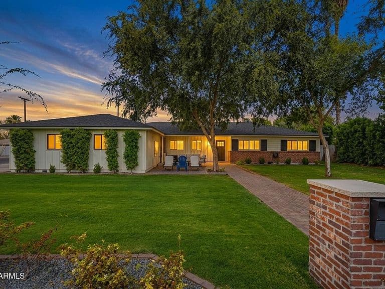 5038 E OSBORN Road photo 1