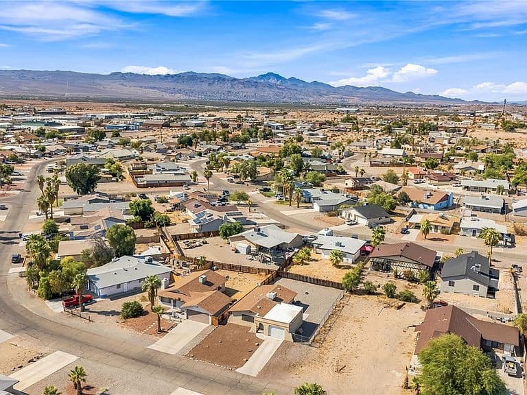 4368 S Los Maderos Drive photo 3