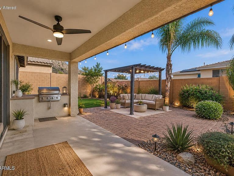 7135 W DESERT MIRAGE Drive photo 1