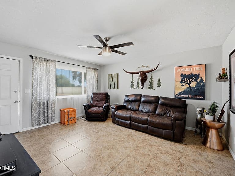 2566 E VILLA RITA Drive photo 3