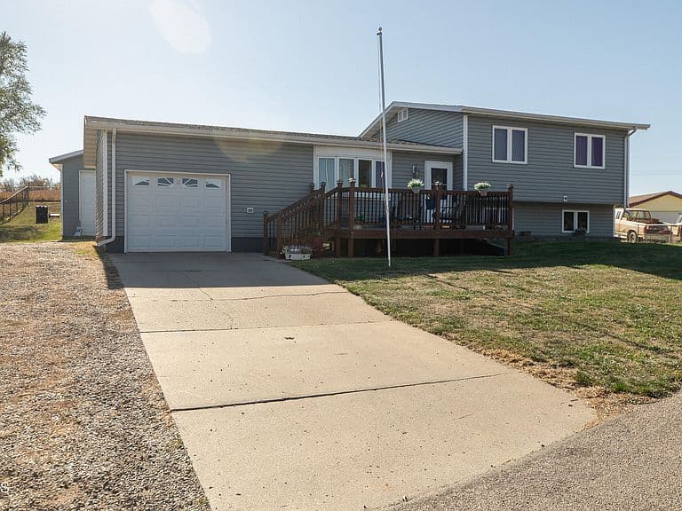 2172 Missouri Dr N photo 1