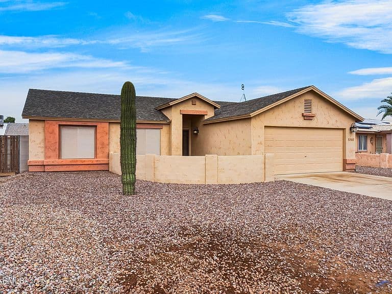 8568 W REVENTON Drive photo 1