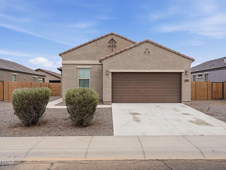 820 W NOVA Place photo 1