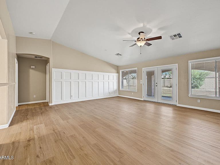 14826 W COUNTRY GABLES Drive photo 4