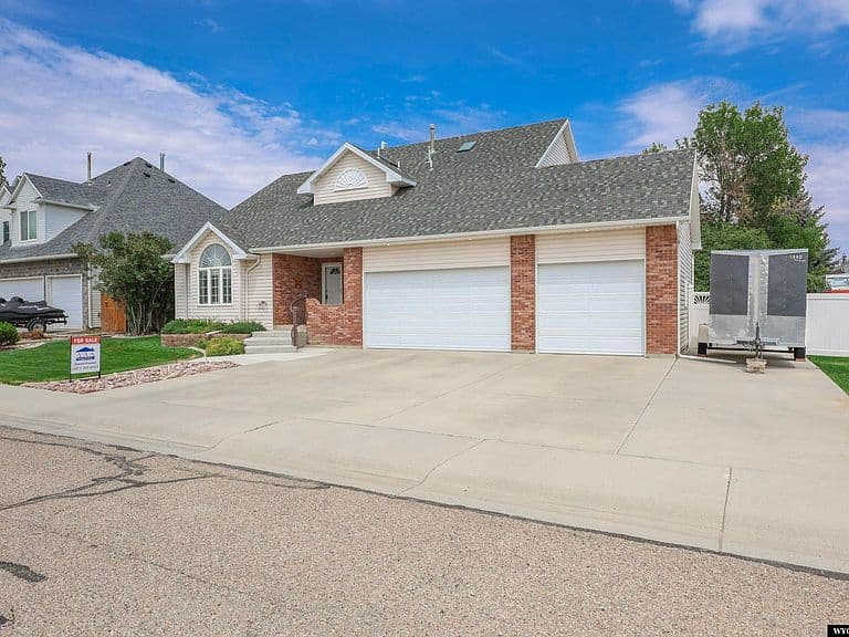 2517 Crestwood Ln photo 2