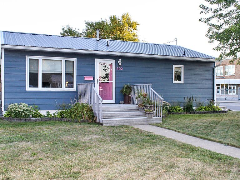 902 9th Ave NE photo 1