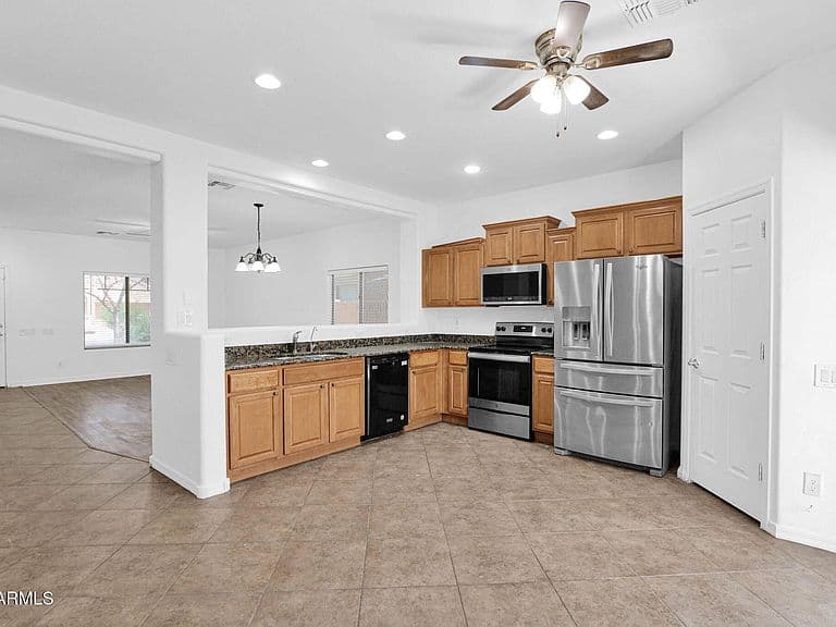 42825 W KRISTAL Lane photo 5