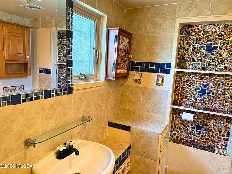 858 W Budmoore Ter photo 2